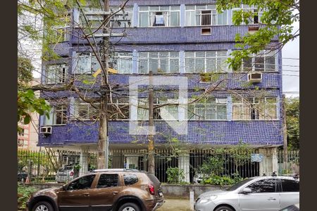 Apartamento à venda com 80m², 2 quartos e 1 vagaFachada e portaria