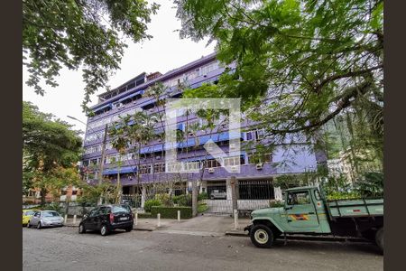 Apartamento à venda com 80m², 2 quartos e 1 vagaFachada e portaria