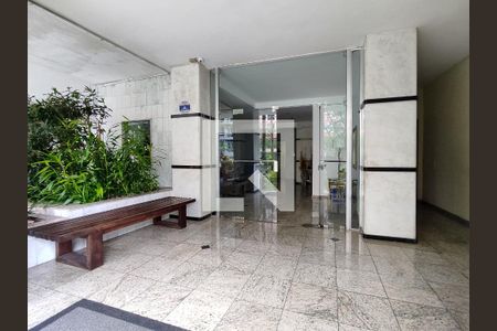 Apartamento à venda com 80m², 2 quartos e 1 vagaFachada e portaria