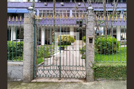 Apartamento à venda com 80m², 2 quartos e 1 vagaFachada e portaria