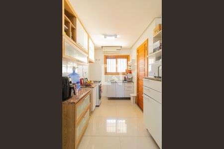 Cozinha de casa à venda com 3 quartos, 165m² em Guarujá, Porto Alegre