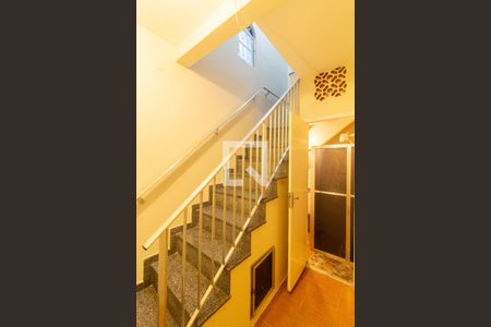 Casa para alugar com 100m², 3 quartos e sem vaga Casa para alugar com 100m², 3 quartos e sem vagaEscada