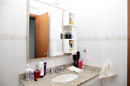 Apartamento à venda com 82m², 3 quartos e 2 vagasBanheiro Quarto 1 Suíte
