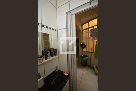 Apartamento para alugar com 70m², 2 quartos e sem vagaBanheiro de Serviço