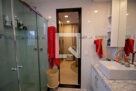 Apartamento à venda com 220m², 3 quartos e 2 vagasBanheiro da Suíte 1