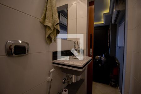 Apartamento à venda com 220m², 3 quartos e 2 vagasBanheiro da Suíte 2