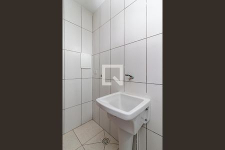 Casa para alugar com 63m², 2 quartos e sem vaga Casa para alugar com 63m², 2 quartos e sem vagaBanheiro e Área de Serviço