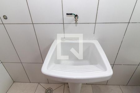 Casa para alugar com 63m², 2 quartos e sem vaga Casa para alugar com 63m², 2 quartos e sem vagaBanheiro e Área de Serviço