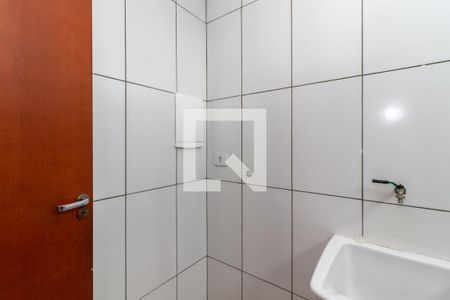 Casa para alugar com 63m², 2 quartos e sem vaga Casa para alugar com 63m², 2 quartos e sem vagaBanheiro e Área de Serviço