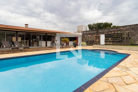 Casa à venda com 702m², 5 quartos e 5 vagasPiscina