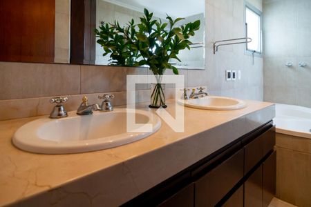 Apartamento à venda com 222m², 4 quartos e 3 vagasBanheiro Suíte 4