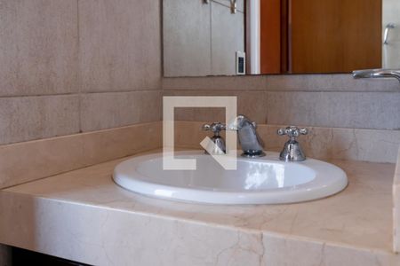 Apartamento à venda com 222m², 4 quartos e 3 vagasBanheiro Suíte 2