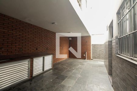 Casa à venda com 220m², 4 quartos e 3 vagas Casa à venda com 220m², 4 quartos e 3 vagasQuintal - Churrasqueira