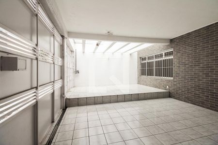 Casa à venda com 220m², 4 quartos e 3 vagas Casa à venda com 220m², 4 quartos e 3 vagasGaragem