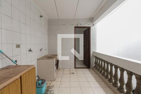 Casa à venda com 220m², 4 quartos e 3 vagas Casa à venda com 220m², 4 quartos e 3 vagasÁrea de serviço