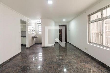 Sala de casa à venda com 4 quartos, 130m² em Vila Carrao, São Paulo