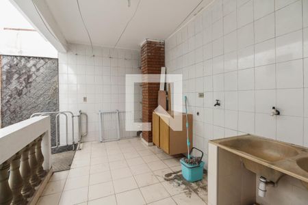 Casa à venda com 220m², 4 quartos e 3 vagas Casa à venda com 220m², 4 quartos e 3 vagasÁrea de serviço