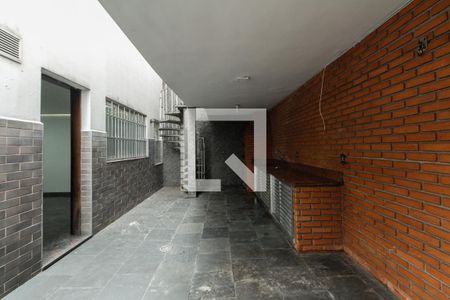 Casa à venda com 220m², 4 quartos e 3 vagas Casa à venda com 220m², 4 quartos e 3 vagasQuintal - Churrasqueira