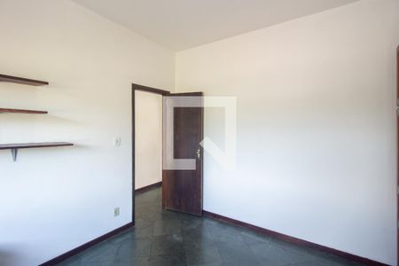 Casa à venda com 360m², 3 quartos e 3 vagas Casa à venda com 360m², 3 quartos e 3 vagasQuarto