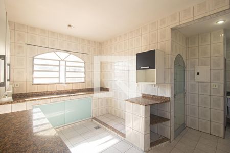 Casa à venda com 360m², 3 quartos e 3 vagas Casa à venda com 360m², 3 quartos e 3 vagasCozinha
