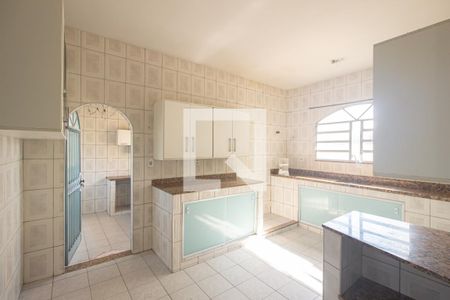 Casa à venda com 360m², 3 quartos e 3 vagas Casa à venda com 360m², 3 quartos e 3 vagasCozinha