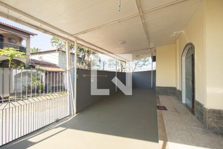 Casa à venda com 360m², 3 quartos e 3 vagas Casa à venda com 360m², 3 quartos e 3 vagasQuintal