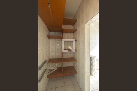Casa à venda com 360m², 3 quartos e 3 vagas Casa à venda com 360m², 3 quartos e 3 vagasCloset da Suíte 2