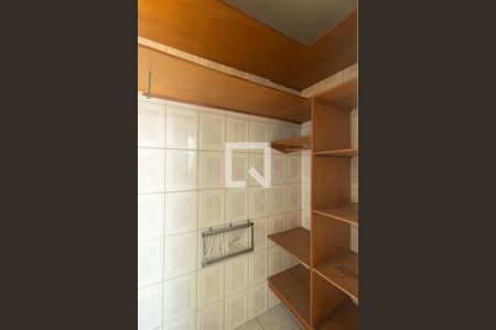 Casa à venda com 360m², 3 quartos e 3 vagas Casa à venda com 360m², 3 quartos e 3 vagasCloset da Suíte 2