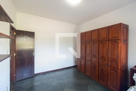 Casa à venda com 360m², 3 quartos e 3 vagas Casa à venda com 360m², 3 quartos e 3 vagasQuarto