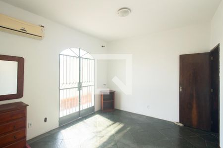 Casa à venda com 360m², 3 quartos e 3 vagas Casa à venda com 360m², 3 quartos e 3 vagasSuíte 2