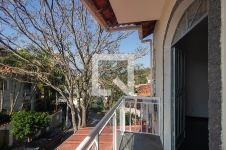 Casa à venda com 360m², 3 quartos e 3 vagas Casa à venda com 360m², 3 quartos e 3 vagasVaranda da Suíte 1