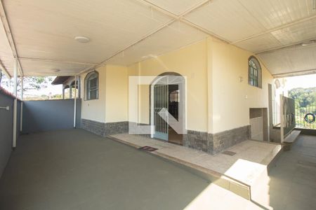 Casa à venda com 360m², 3 quartos e 3 vagas Casa à venda com 360m², 3 quartos e 3 vagasQuintal