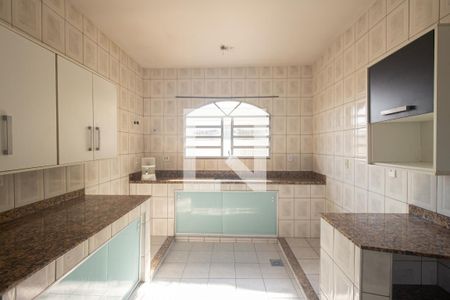 Casa à venda com 360m², 3 quartos e 3 vagas Casa à venda com 360m², 3 quartos e 3 vagasCozinha