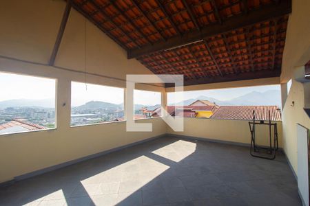 Casa à venda com 360m², 3 quartos e 3 vagas Casa à venda com 360m², 3 quartos e 3 vagasTerraço