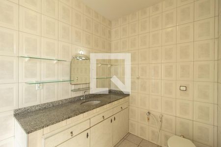 Casa à venda com 360m², 3 quartos e 3 vagas Casa à venda com 360m², 3 quartos e 3 vagasBanheiro da Suíte 1