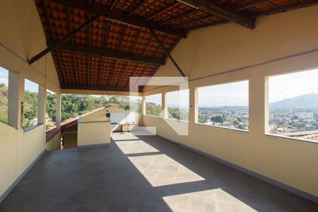 Casa à venda com 360m², 3 quartos e 3 vagas Casa à venda com 360m², 3 quartos e 3 vagasTerraço