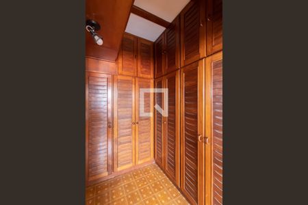 Casa à venda com 401m², 4 quartos e 4 vagasCloset da Suíte