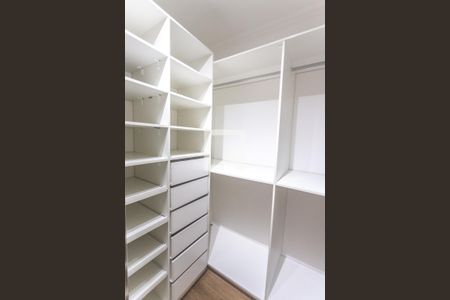 Apartamento à venda com 140m², 3 quartos e 2 vagas Apartamento à venda com 140m², 3 quartos e 2 vagasCloset suíte 3