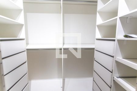 Apartamento à venda com 140m², 3 quartos e 2 vagas Apartamento à venda com 140m², 3 quartos e 2 vagasCloset suíte 3