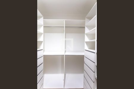 Apartamento à venda com 140m², 3 quartos e 2 vagas Apartamento à venda com 140m², 3 quartos e 2 vagasCloset suíte 3