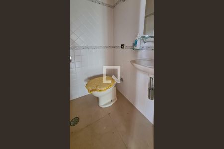 Casa de condomínio para alugar com 850m², 8 quartos e 5 vagas Casa de condomínio para alugar com 850m², 8 quartos e 5 vagasBanheiro de serviço