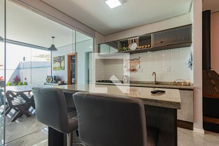 Casa à venda com 130m², 3 quartos e 2 vagas Casa à venda com 130m², 3 quartos e 2 vagasCozinha