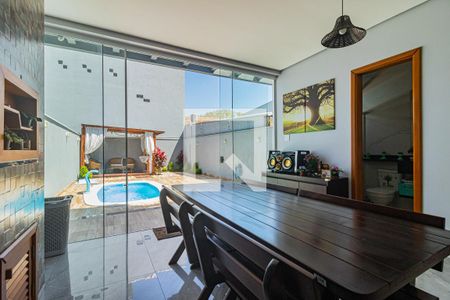 Casa à venda com 130m², 3 quartos e 2 vagas Casa à venda com 130m², 3 quartos e 2 vagasChurrasqueira