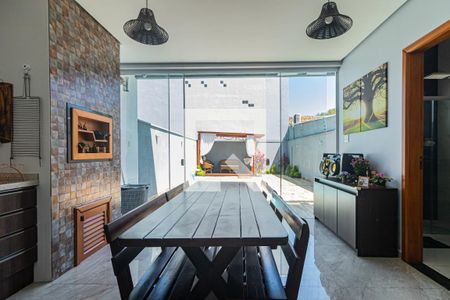 Casa à venda com 130m², 3 quartos e 2 vagas Casa à venda com 130m², 3 quartos e 2 vagasChurrasqueira