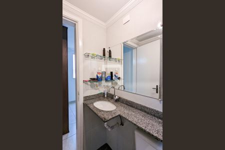 Banheiro da suíte  de apartamento para alugar com 3 quartos, 60m² em Parque Santo Antonio, São Bernardo do Campo