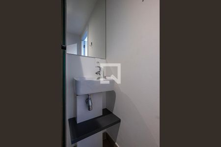 Banheiro de kitnet/studio para alugar com 1 quarto, 18m² em Pinheiros, São Paulo
