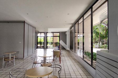 Apartamento à venda com 284m², 4 quartos e 3 vagas Apartamento à venda com 284m², 4 quartos e 3 vagasÁrea comum - Salão de festas