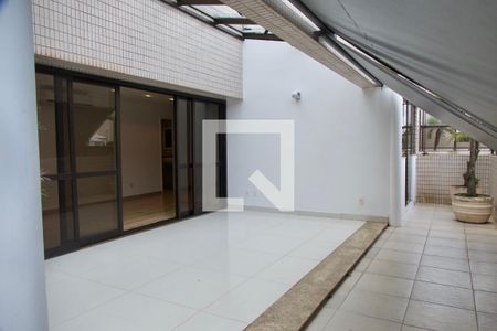 Apartamento à venda com 284m², 4 quartos e 3 vagas Apartamento à venda com 284m², 4 quartos e 3 vagasCobertura