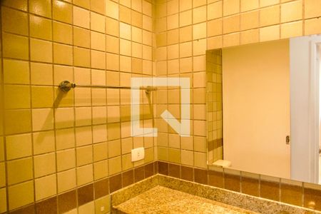 Apartamento à venda com 284m², 4 quartos e 3 vagas Apartamento à venda com 284m², 4 quartos e 3 vagasBanheiro social