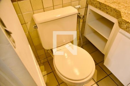 Apartamento à venda com 284m², 4 quartos e 3 vagas Apartamento à venda com 284m², 4 quartos e 3 vagasBanheiro social